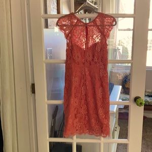 Monique lhuillier coral lace dress size 6